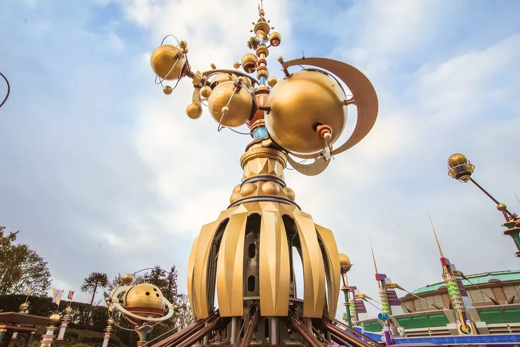 🇫🇷-DISNEYLAND-PARIS_-Orbitron-_-Attraction-Walkthrough-4K-1-28-screenshot