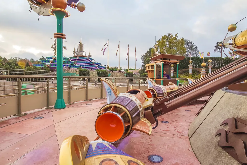 🇫🇷-DISNEYLAND-PARIS_-Orbitron-_-Attraction-Walkthrough-4K-1-44-screenshot