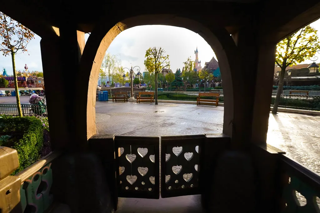 🇫🇷-DISNEYLAND-PARIS_-Peter-Pans-Flight-_-Attraction-Walkthrough-4K-4-45-screenshot