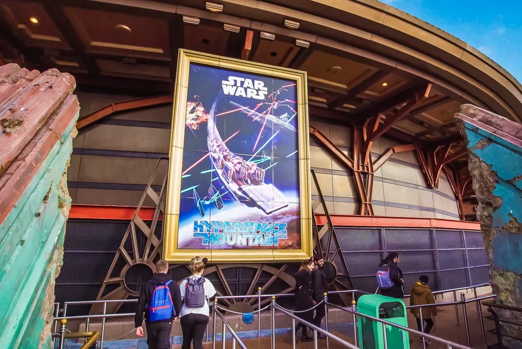 🇫🇷-DISNEYLAND-PARIS_-Star-Wars-Hyperspace-Mountain-_-Attraction-Walkthrough-4K-0-40-screenshot