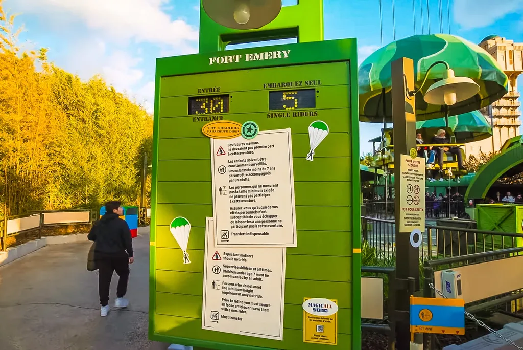 🇫🇷-DISNEYLAND-PARIS_-Toy-Soldiers-Parachute-Drop-_-Attraction-Walkthrough-4K-0-37-screenshot