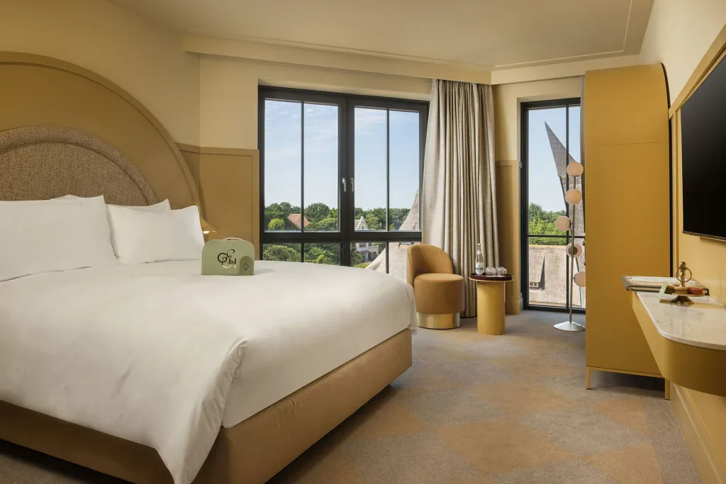1800x1200-efteling-grand-hotel-torenkamer-toegankelijk-3p-geel-overzicht