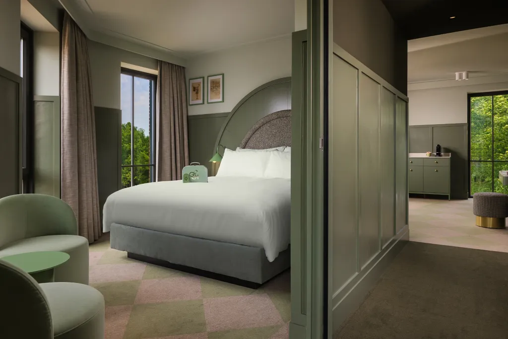1800x1200-efteling-grand-hotel-torenkamer-toegankelijk-6p-groen-gang