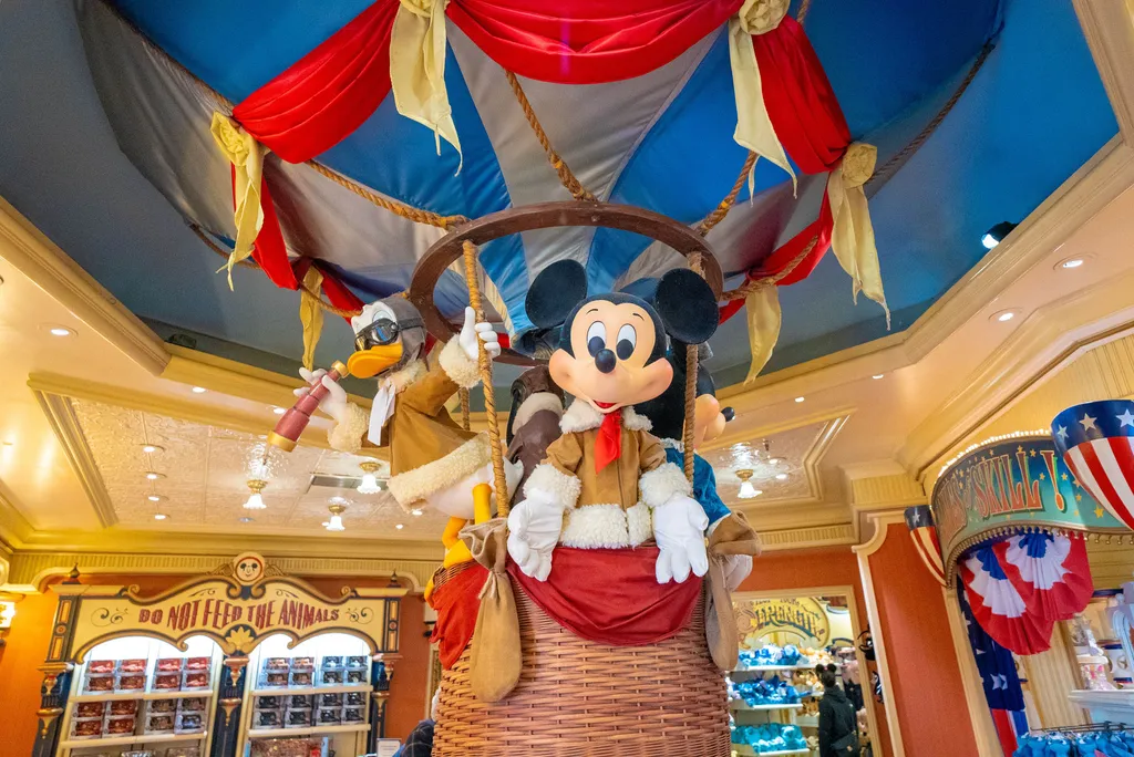 Disney-Co-ThemeParkGuide