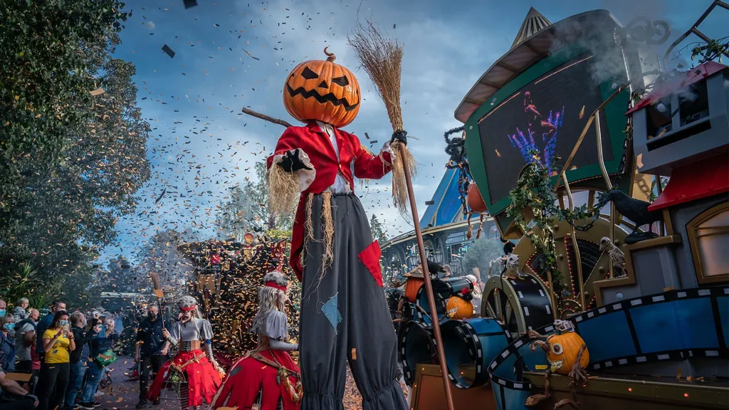 europa-park-halloween-parade-vogelscheuche
